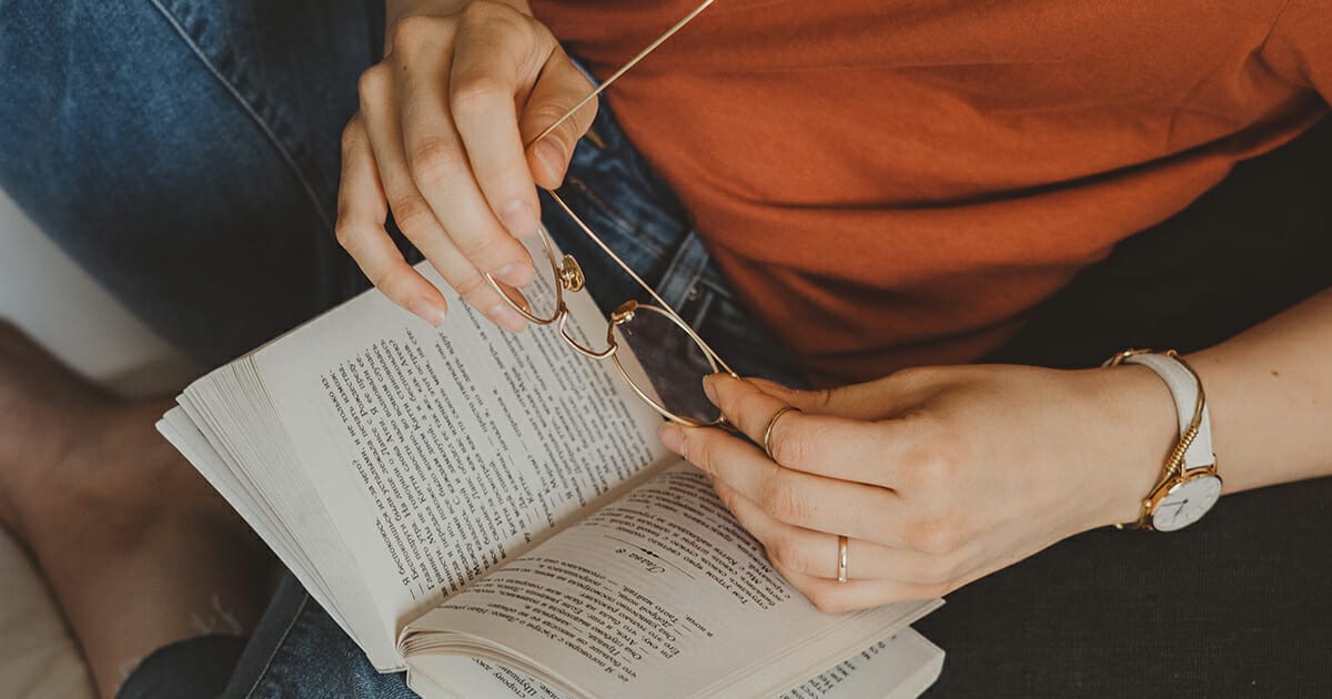 Biography Versus Autobiography: 5 Useful Life Story Lessons