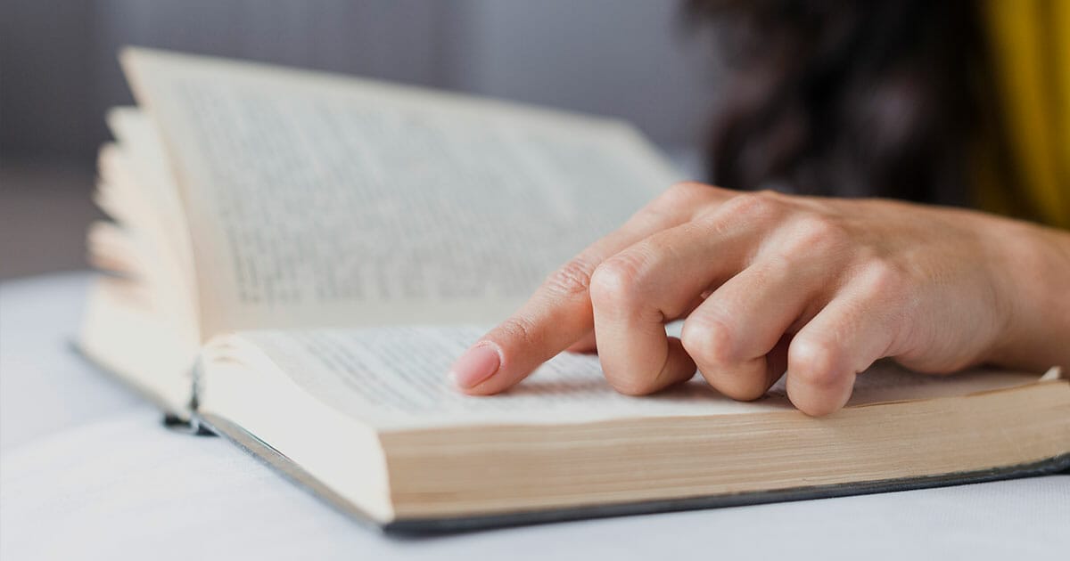 Omniscient Narrator: An Author’s Quick Guide with Examples